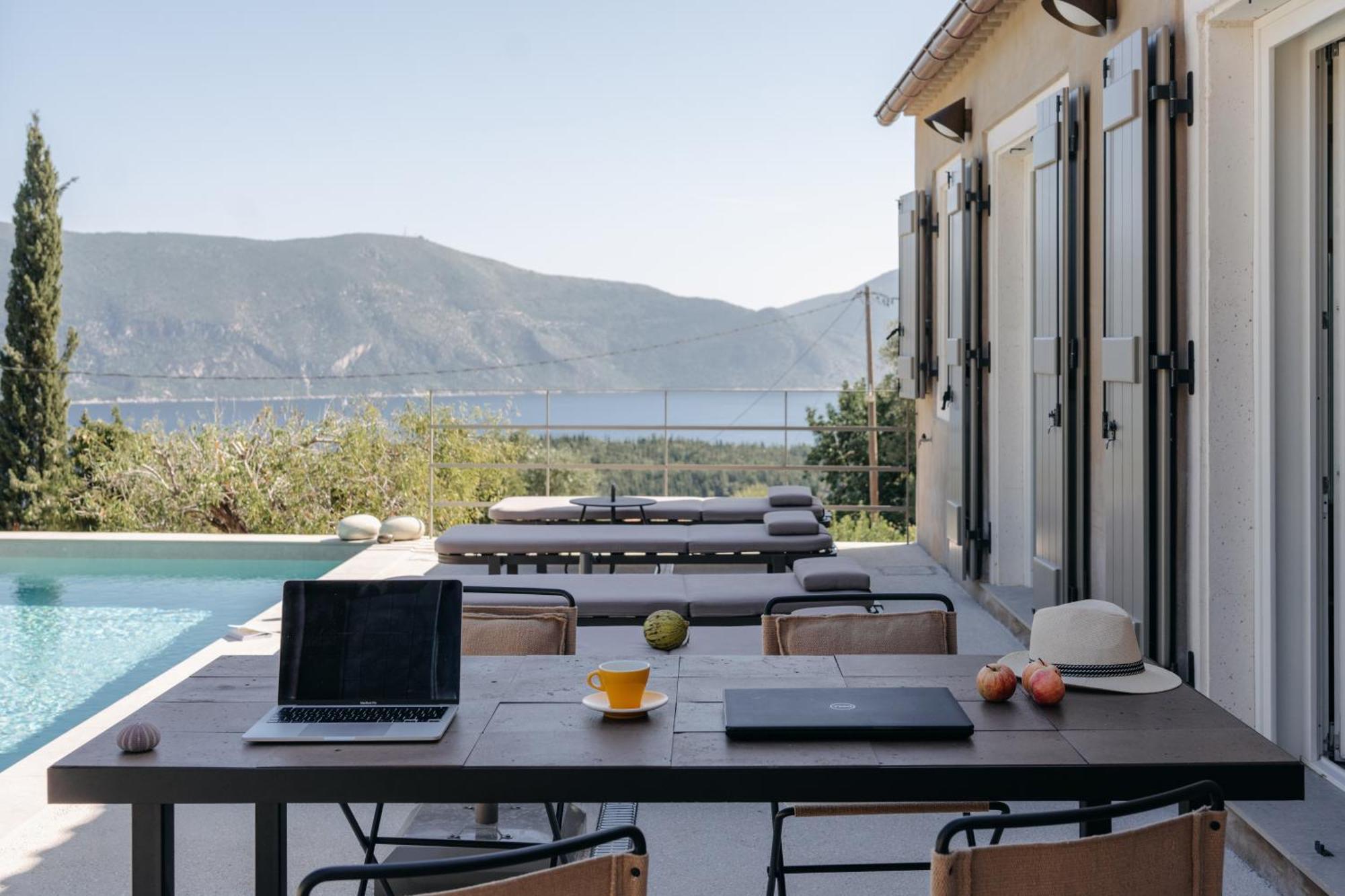 F Topia Villa *